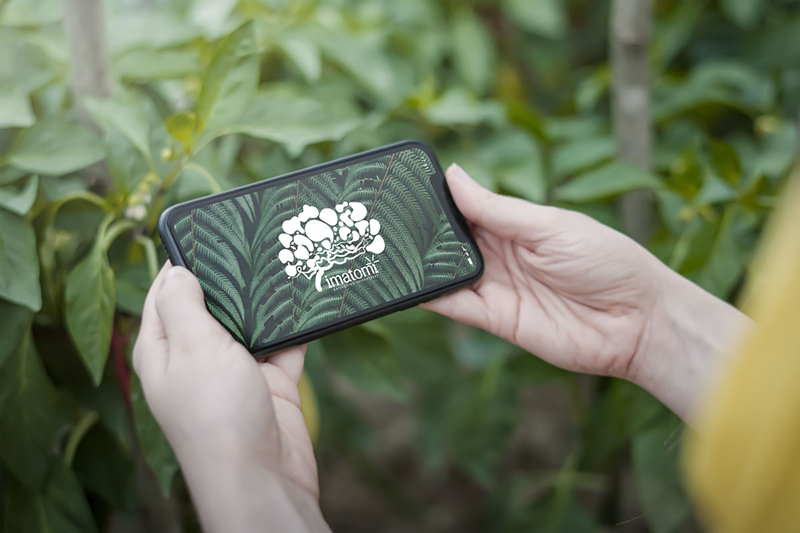 iphone_mockup_gardening_scene_04